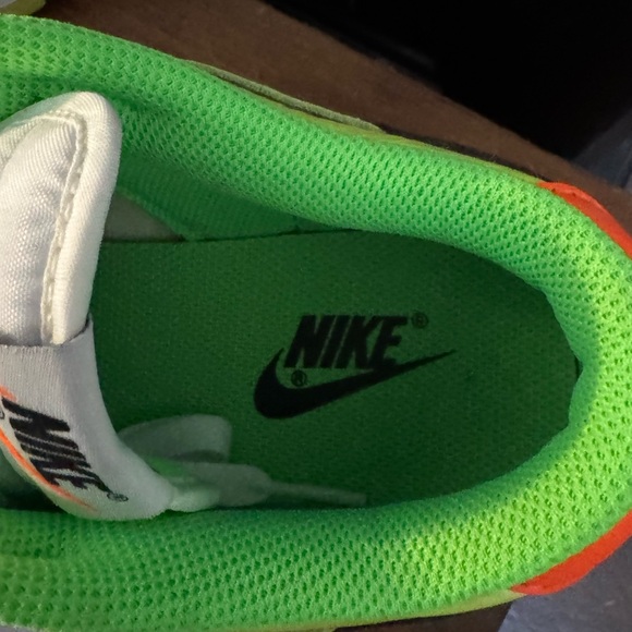 Nike Women’s Lime Green and Black Sneakers.  Glow in the dark bottoms - Picture 3 of 9